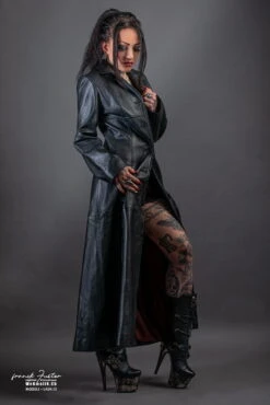 Long Manteau Gothique Cuir Femme -Vêtements Gothiques Boutique 03longmanteaugothiquecuirfemmeaadsc 5087 modifier modifier 1 900