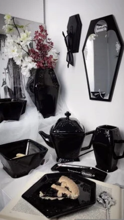 Miroir Cercueil KILLSTAR 'Kitsu' -Vêtements Gothiques Boutique 309288618 1080508745997931 3364157408116466461 n 900