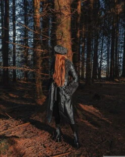 Long Manteau KILLSTAR 'Midnight Sun' 13 Long Manteau KILLSTAR 'Midnight Sun' -Vêtements Gothiques Boutique 318869479 559273192708530 4074640609744201342 n 900