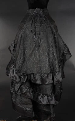 Longue Jupe Gothique à Volants -Vêtements Gothiques Boutique black brocade layer bustle skirt 2 900