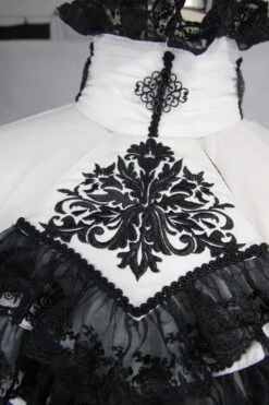 Chemise Gothique Blanche à Jabot -Vêtements Gothiques Boutique img 9236 900