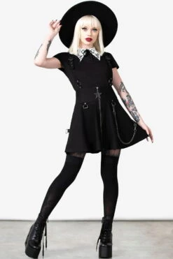 Jupe Gothique KILLSTAR 'Study Hell' -Vêtements Gothiques Boutique study hell suspender skirt w d x1600 900