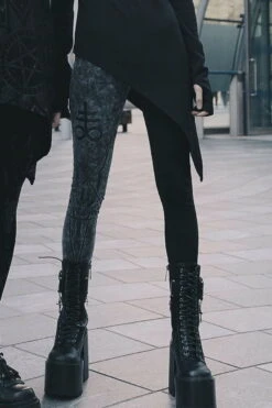 Leggings KILLSTAR 'two Faced' -Vêtements Gothiques Boutique two faced witch leggings x1600 900